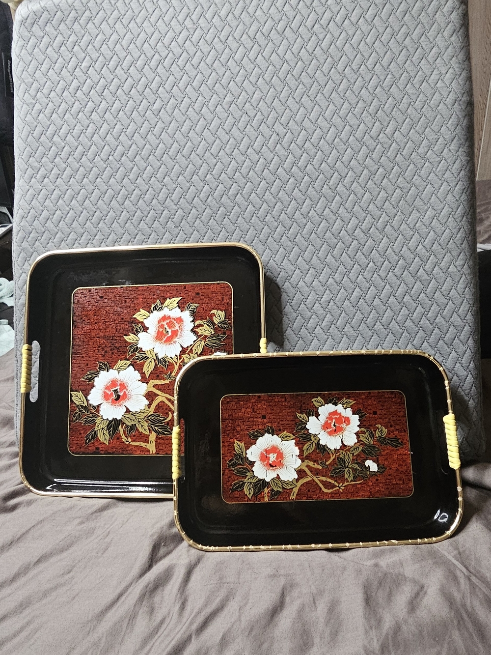Set Of 2 Japanese Vintage 1970s Decorative Floral Serving Trays